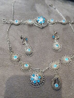 Vintage Silver-Tone Blue Crystal Floral Necklace & Earring Set